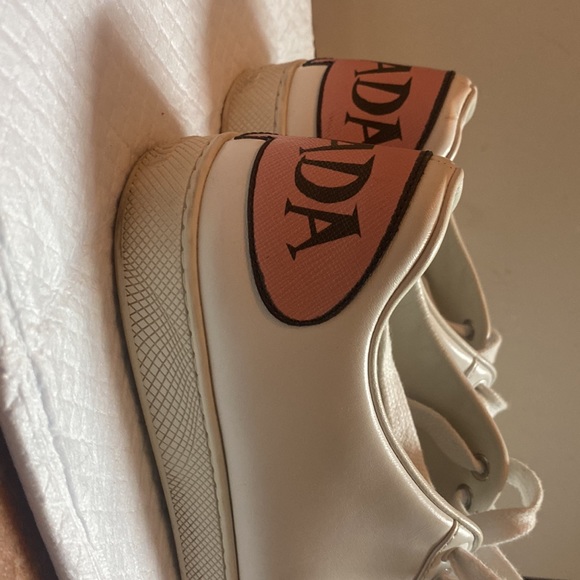 Prada - Picture 3 of 5